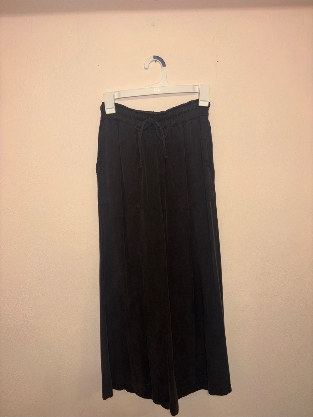 Back Beat Co. 100% Tencel. Women's Black Drawstring Maxi Pants